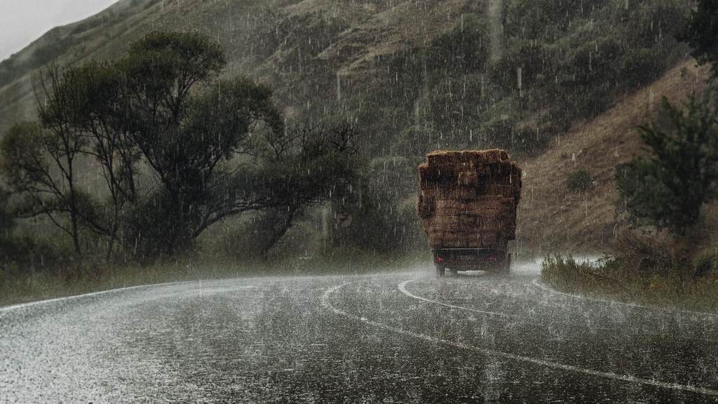 cuidados ao dirigir na chuva