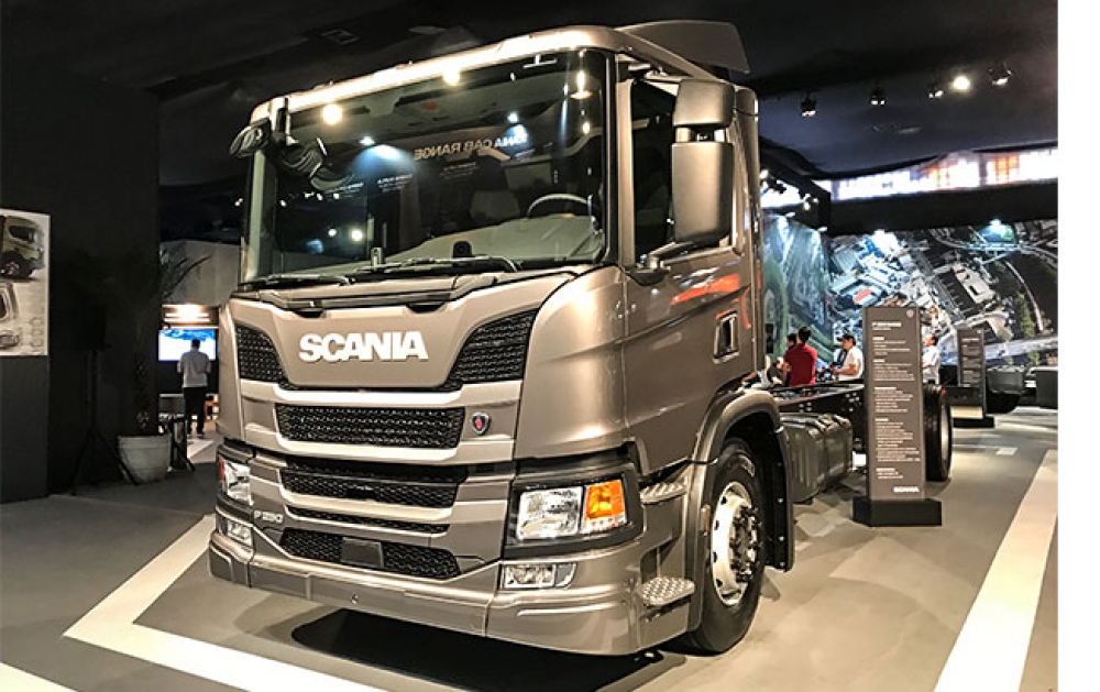 caminhão rebaixado scania