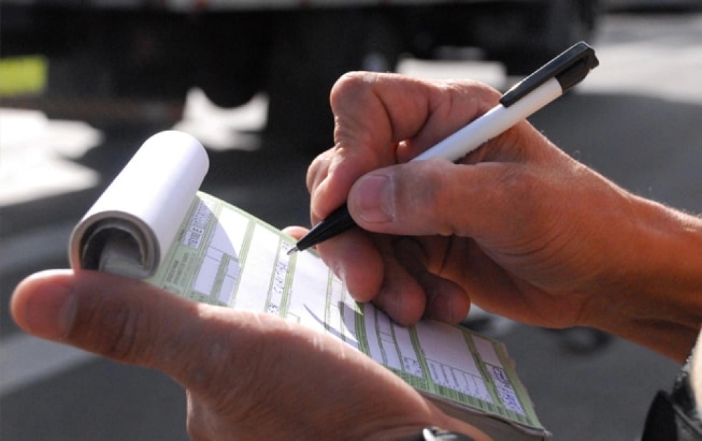 Suspensos prazos de vencimento de carteira de habilitação e de recursos a multas