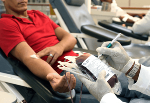 Cummins incentiva doação de sangue