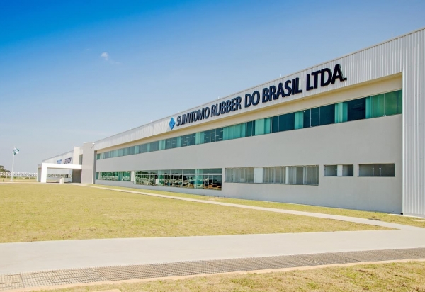 Dunlop atinge a meta de produção de 1000 pneus por dia para veículos pesados no Brasil