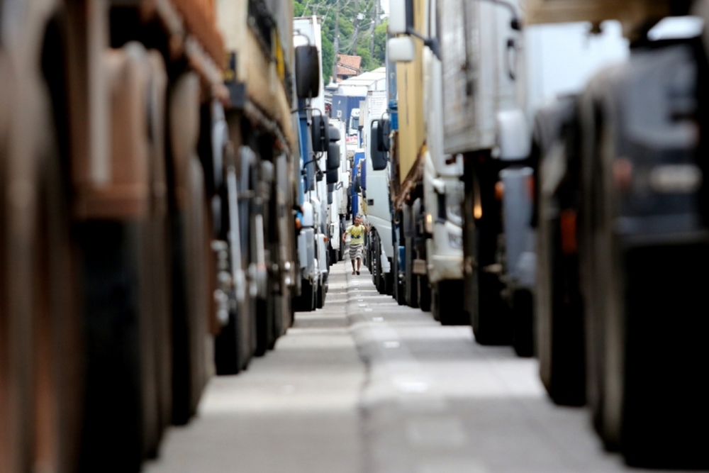 Greve dos caminhoneiros divide a categoria