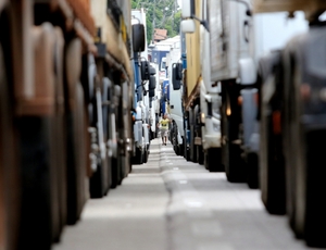 Greve dos caminhoneiros divide a categoria