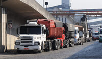 Caminhoneiros podem ter rodovia exclusiva ao Porto de Santos