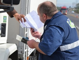Alteração em regras proíbe apreensão imediata de caminhões em blitzes