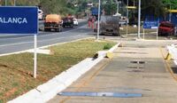 Truques para fugir da pesagem de caminhões geram multas e acidentes