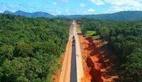 Avançam obras de construção na BR-174 em Roraima