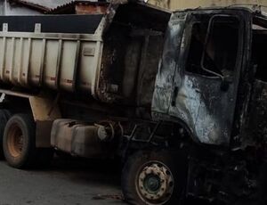 Caminhão é incendiado na Bahia