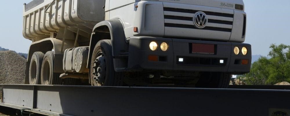 Senado prorroga MP que aumenta limites de tolerância na pesagem dos caminhões