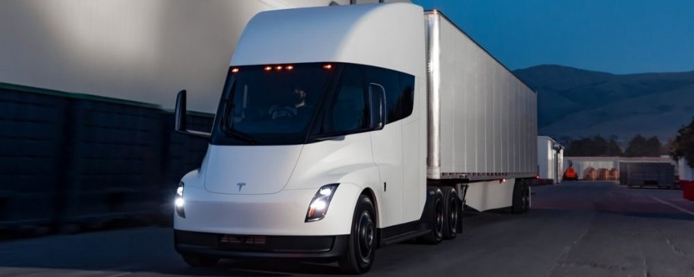 Produção do caminhão elétrico Tesla Semi é adiada para 2022