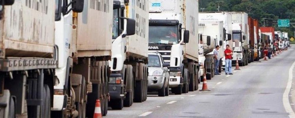 Caminhoneiros no Paraguai estão em greve e reivindicam aumento no valor do frete