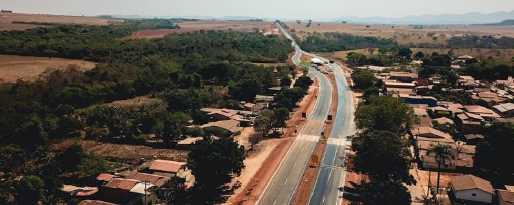 Trecho restaurado da BR-414, importante rodovia para mineração e agropecuária de Goiás