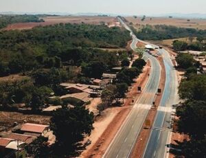 Trecho restaurado da BR-414, importante rodovia para mineração e agropecuária de Goiás