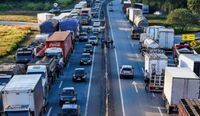 Paralisação de caminhoneiros continua em 15 estados