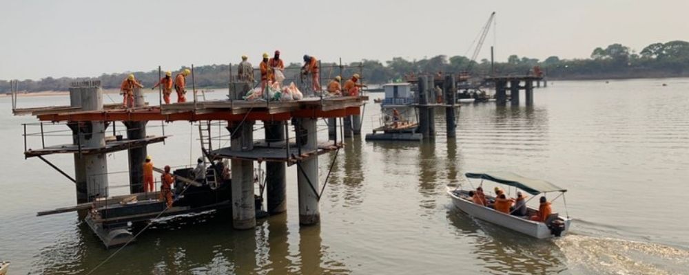 Obras da ponte sobre o rio Araguaia, na BR-080/GO, avançam em Goiás