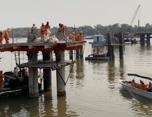 Obras da ponte sobre o rio Araguaia, na BR-080/GO, avançam em Goiás