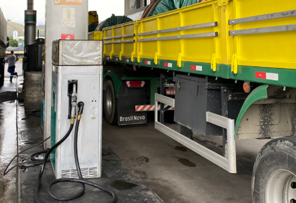 Preço médio do litro de diesel nas bombas sobe 2%, segundo a ANP 