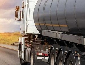 Caminhão-tanque: veja os cuidados necessários para o transporte de combustível