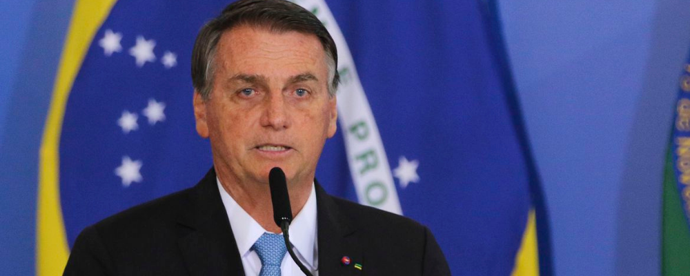 Bolsonaro anuncia “auxílio diesel” de R$ 400 para caminhoneiros