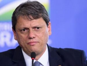 Tarcísio diz não acreditar em paralisação de grande porte e que auxílio de R$400 pode não acontecer