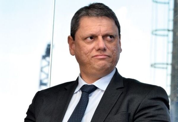 Ministro orienta caminhoneiro a subir preço do frete