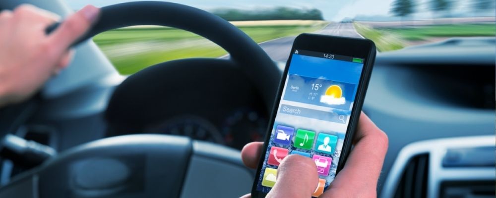 Pesquisa comprova: celular é a maior causa de distração dos brasileiros ao volante  