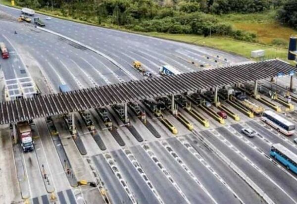 Comissão rejeita projeto que concede isenção de tarifa de pedágio para veículos elétricos