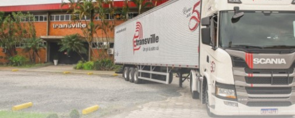 Transville tem vagas para motoristas com CNH D e E em Joinville e Itajaí