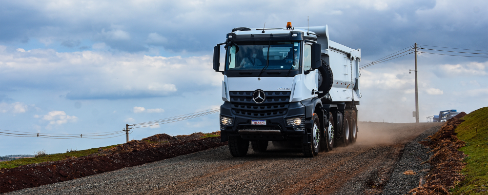 Teste: Robusto e potente, Mercedes-Benz Arocs chega para movimentar o mercado de caminhões fora de estrada
