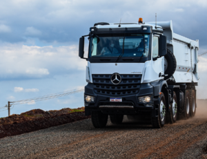 Teste: Robusto e potente, Mercedes-Benz Arocs chega para movimentar o mercado de caminhões fora de estrada