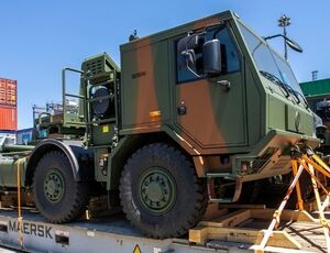 Caminhões Tatra 8x8 destinados ao Exército chegam ao Porto de Paranaguá