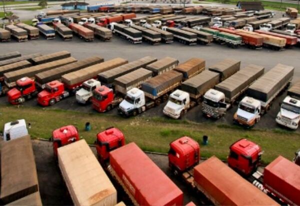 Caminhoneiros poderão contar com pontos de apoio gratuitos em rodovias pedagiadas, em MT 