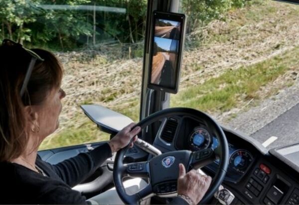 Europa: Scania segue tendência e introduz retrovisores digitais em seus caminhões