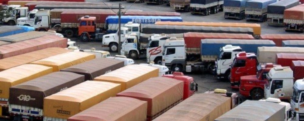 “Operação Padrão” causa fila de caminhões em Foz do Iguaçu