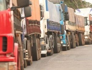 Greve de auditores causa fila de 200 caminhões na fronteira com a Venezuela