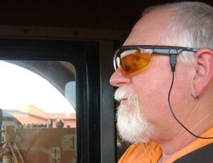 Óculos que detecta nível de sono promete salvar vidas de caminhoneiros