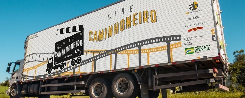 Projeto cultural leva cinema até paradas de descanso de caminhoneiros