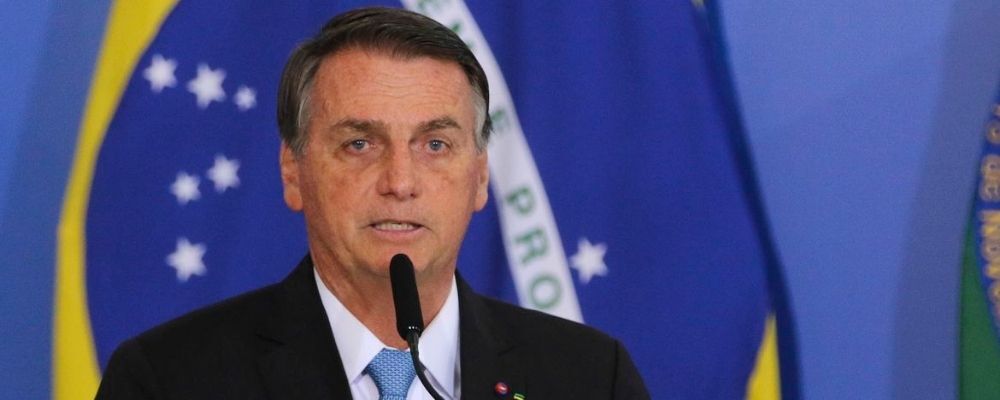 Bolsonaro anuncia PEC para reduzir preço dos combustíveis
