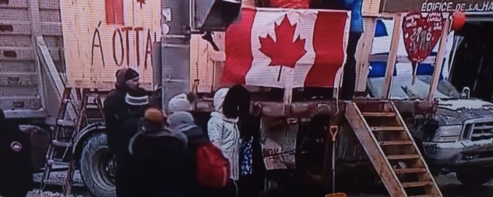 Caminhoneiros continuam protestos e já entram no 11º dia contra regras da pandemia no Canadá