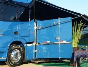 Mercedes-Benz Novo Actros ganham versão motorhome luxuosa