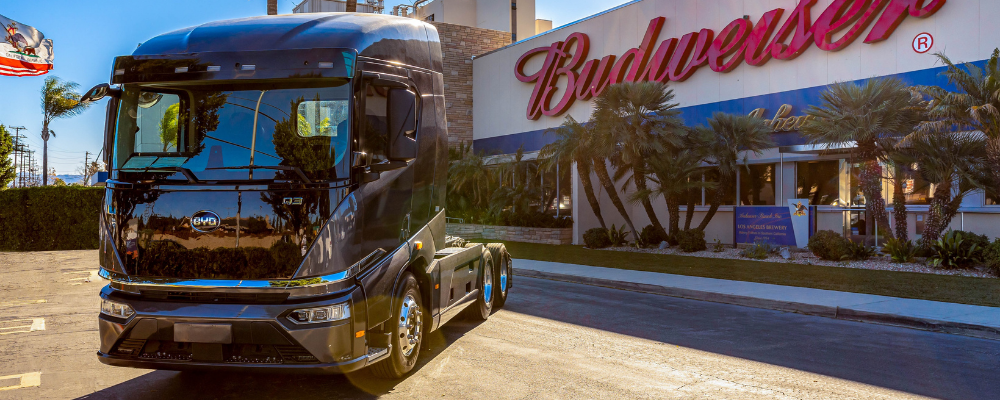 Caminhões BYD 100% elétricos distribuem na Califórnia a 1ª cerveja da Anheuser-Busch