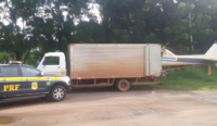 PRF intercepta veículo transportando um avião de forma irregular