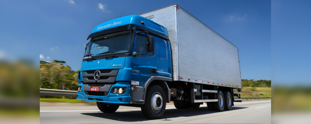 Mercedes-Benz festeja marco de 150 mil caminhões e ônibus exportados em CKD 