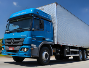 Mercedes-Benz festeja marco de 150 mil caminhões e ônibus exportados em CKD 