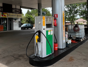 Defasagem nos preços de gasolina e diesel bate recorde e chega a 25% no Brasil
