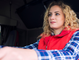 Sest Senat lança curso gratuito de formação de mulheres para o transporte de cargas