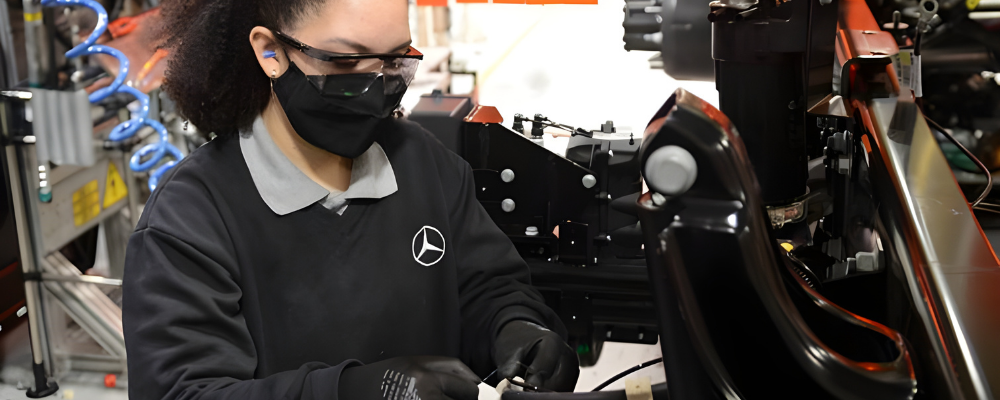 Mercedes-Benz do Brasil apoia a equidade de gênero com iniciativas de desenvolvimento para as mulheres