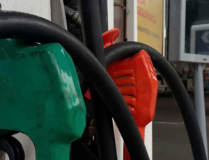 Governo estuda congelar os preços dos combustíveis por alta do petróleo