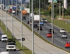 Em Curitiba, restrição ao tráfego de caminhões na Linha Verde é retomada