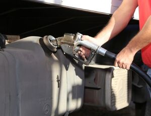 Proposta cria política para eliminar venda de diesel comum no Brasil